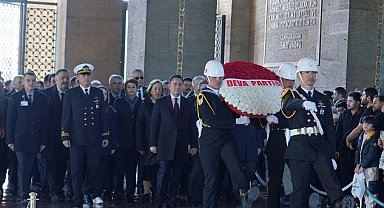 Ali Babacan, Anıtkabir Özel Defteri'ni imzaladı