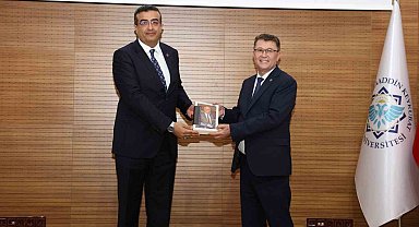 ALKÜ'lü Türkolog Prof. Dr. Aydemir, TDK Bilim Kurulu Üyesi seçildi