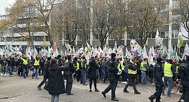 Almanya'da terör örgütü PKK yandaşları yürüyüş düzenledi