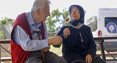 Alzheimer hastaları Mavi Ev'de moral buluyor
