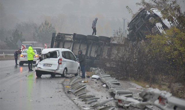 Amasya'da polis otosuna kaza yerinde tır çarptı