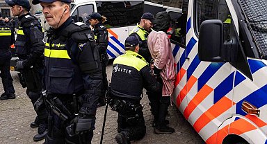 Amsterdam'da İsrailli taraftarlar ile Filistin destekçileri arasında olay çıktı