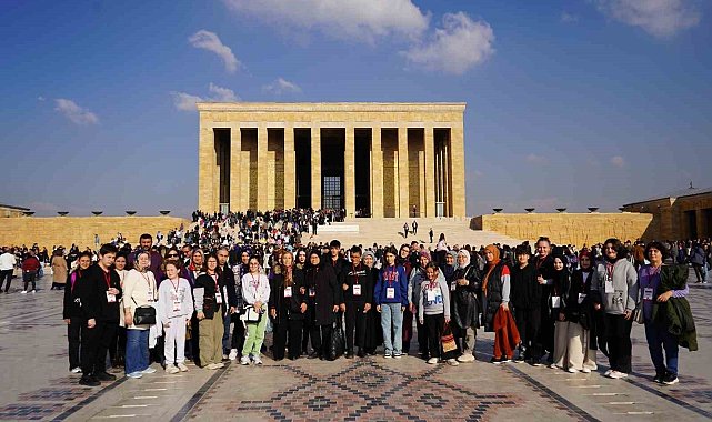 Ankara'ya düzenlenen gezide Ata'nın huzuruna çıktılar