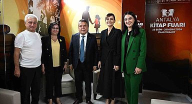 Antalya Kitap Fuarı'na öğrencilerden yoğun ilgi