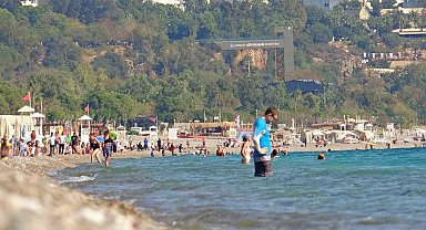Antalya'da deniz suyu sıcaklığı, hava sıcaklığını yakaladı