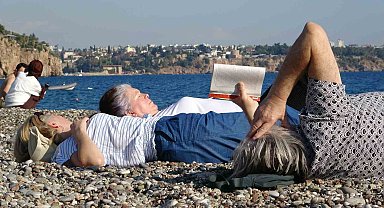 Antalya'da kar manzaralı deniz keyfi