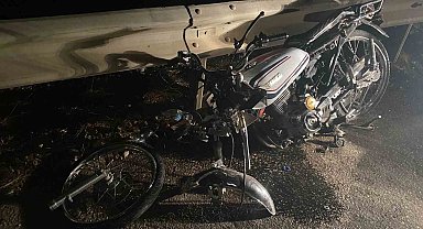 Antalya'da karayolu ortasına bırakılan motosiklet kazaya sebep oldu