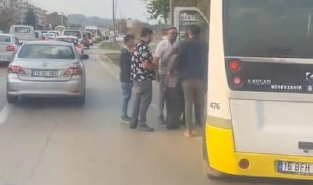 Aracını otobüs durağına çekti, kendisini uyaran şoföre silah çekti