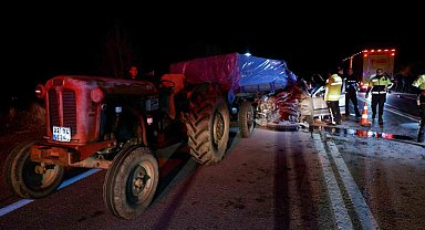 Araçta sıkışan sürücü hayatını kaybetti, eşini kurtarmak için ise ekipler zamanla yarıştı