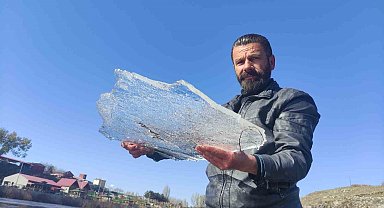 Ardahan'da Kura Nehri buz tuttu