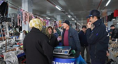 Arnavutköy'de zabıta ekiplerinden pazar alanlarında denetmi