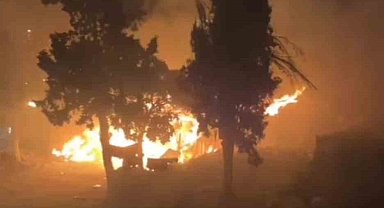 Ataşehir'de gecekondu alev alev yandı