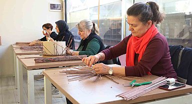 Atıklar ilham veren ellerde 'sanat' olarak hayata dönüyor
