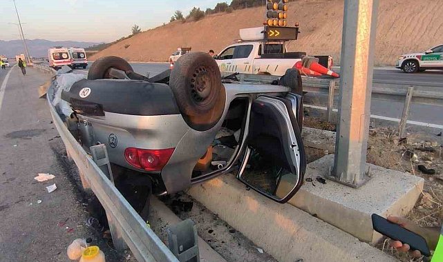 Aydın-Denizli otoyolunda otomobil takla atıp ters döndü: 3 yaralı