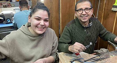 Aydın'ın tek kadın kuyumcusu çıraklığını başarı ile tamamladı
