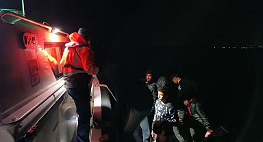 Ayvalık açıklarında 24 düzensiz göçmen yakalandı