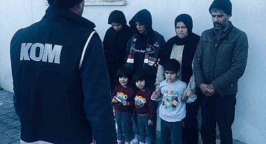 Ayvalık'ta 8 düzensiz göçmen ve 2 organizatör yakalandı