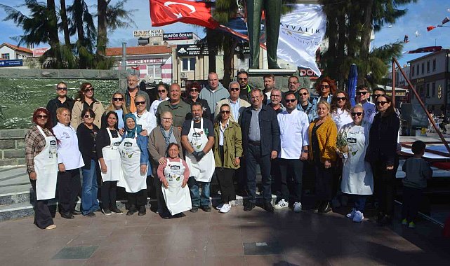Ayvalık'ta hasat festivalinde düzenlenen zeytinyağlı ev yemekleri yarışmasına ilgi yoğun oldu