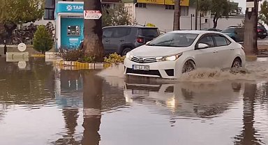 Ayvalık'ta sağanak yağış