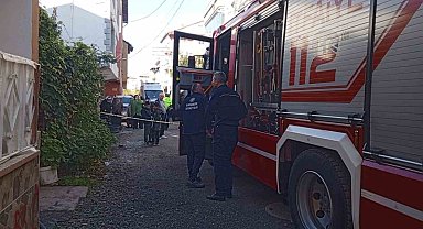 Bafra'da yangın: 3 katlı binanın giriş katı kullanılamaz hale geldi