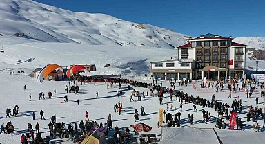 Bakan Bak, gençleri Hakkari'ye davet etti