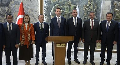 Bakan Bayraktar'dan valilik ve büyükşehir belediyesine ziyaret