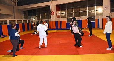 Balıkesir'de kadınlar, judo eğitimlerine başladı