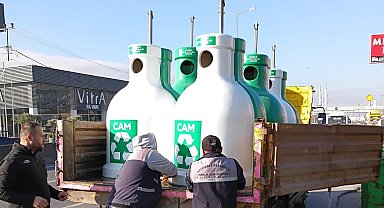 Başiskele'de cam kumbaraları ile geri dönüşüme devam