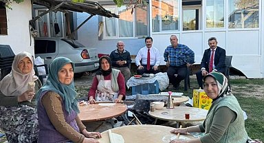 Başkan bazlama açtı pişirdi, köylülere ikram etti