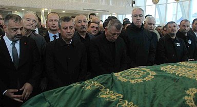 Başkan Günay'ı acılı gününde Özgür Özel yalnız bırakmadı