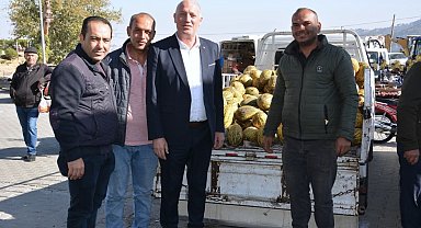 Başkan Kumral pazaryerinde esnaf ve vatandaşlarla Buluştu