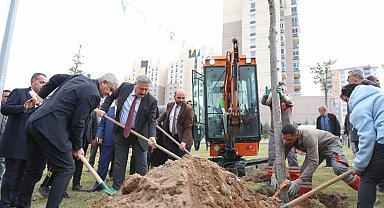 Başkan Palancıoğlu'nun yeşil projesi: "Melikgazi'de fidan değil: ağaç dikiyoruz"