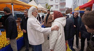 Başkan Subaşı'ya pazarda yoğun ilgi