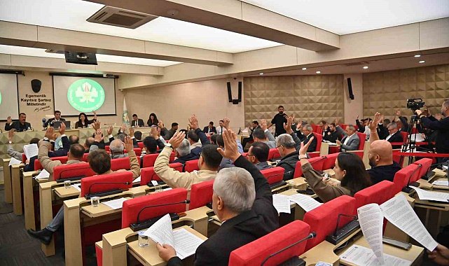 Başkan Zeyrek: "Demokrasilerde halk iradesinin üzerinde bir iradenin varlığına inanmıyoruz"