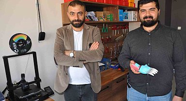 Batman'da dağ eteğindeki lisede üç boyutlu baskıyla protez el yapıldı
