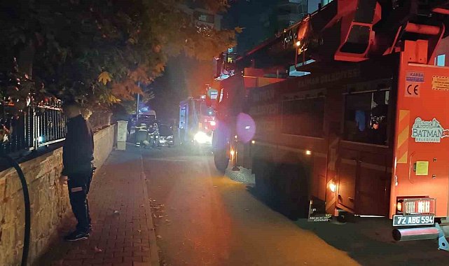 Batman'da kapıcı dairesinde çıkan yangında 2 kişi dumandan etkilendi