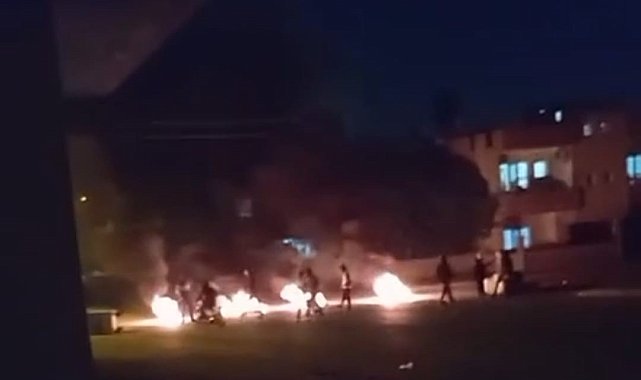 Batman'da terör yandaşları sokaklarda ateş yakarak iş yerlerini yağmaladı