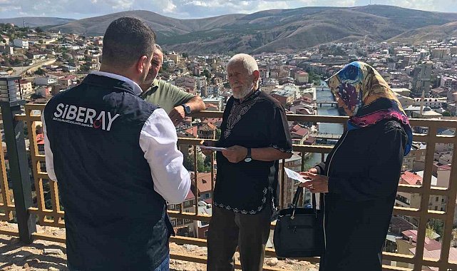Bayburt polisi vatandaşları ve çocukları dolandırıcılara karşı uyarmaya devam ediyor