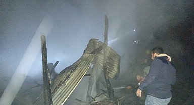 Bayramiç'te yanan traktör kullanılamaz hale geldi