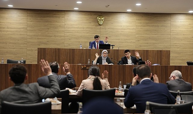 Belediye Başkanı Kahveci AK Parti ve MHP'li meclis üyelerini alkışladı