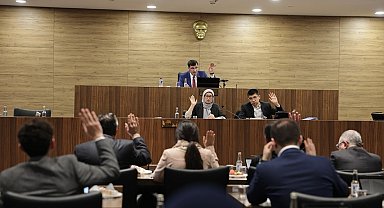 Belediye Başkanı Kahveci AK Parti ve MHP'li meclis üyelerini alkışladı