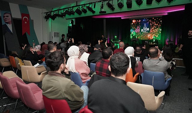 Belediye işçilerinden oluşan 'Ritim Beyoğlu' grubundan etkileyici performans