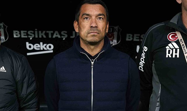 Beşiktaş, Hollandalı Teknik Direktör Giovanni van Bronckhorst ile yollarını ayırdığını açıkladı.