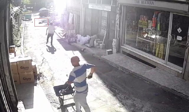 Beyoğlu'nda genç mühendis 4 katlı binanın terasından düştü