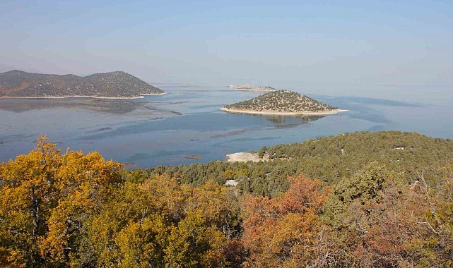 Beyşehir Gölündeki Hacıakif Adası doğa tutkunlarının ilgi odağı