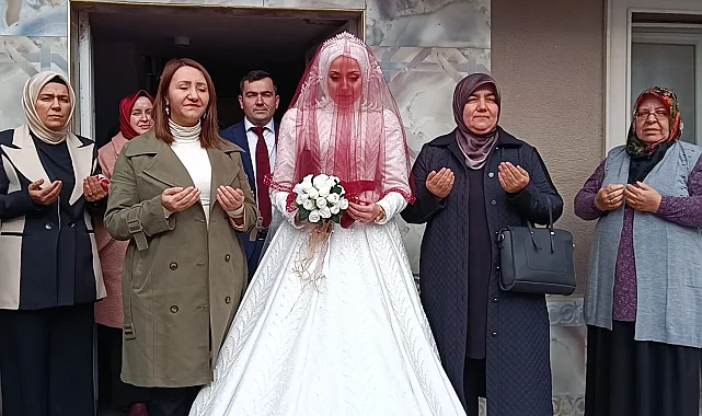 Bilecik Pazaryeri'nde AK Partili kadın başkanlar gelin almaya katıldı
