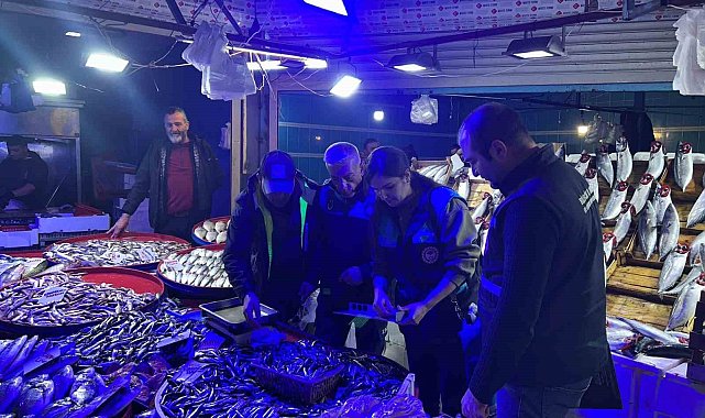 Bilecik'te balıkların boyları teker teker ölçüldü