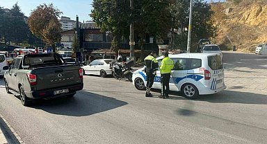 Bilecik'te seyir halinde kontrolden çıkan motosiklet devrilirken, sürücüsü yaralandı
