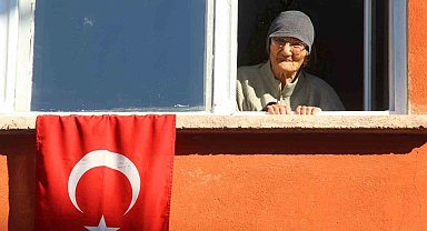 Bir asırlık Fatma nine: " Yeniden doğsam aynı hayatı yaşamak isterdim"