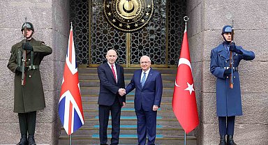 Birleşik Krallık Savunma Bakanı Healey TUSAŞ tesislerini ziyaret etti